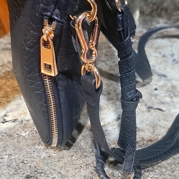 New Vince Camuto NWOT Cory Lamb Black Leather expandable crossbody purse - Picture 7 of 10